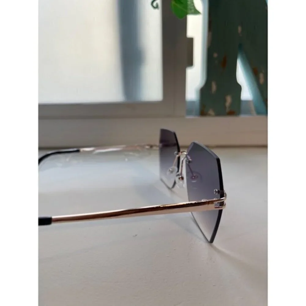 N/A black rimless